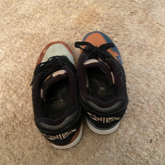 Older shoes - Picture 4 of 4